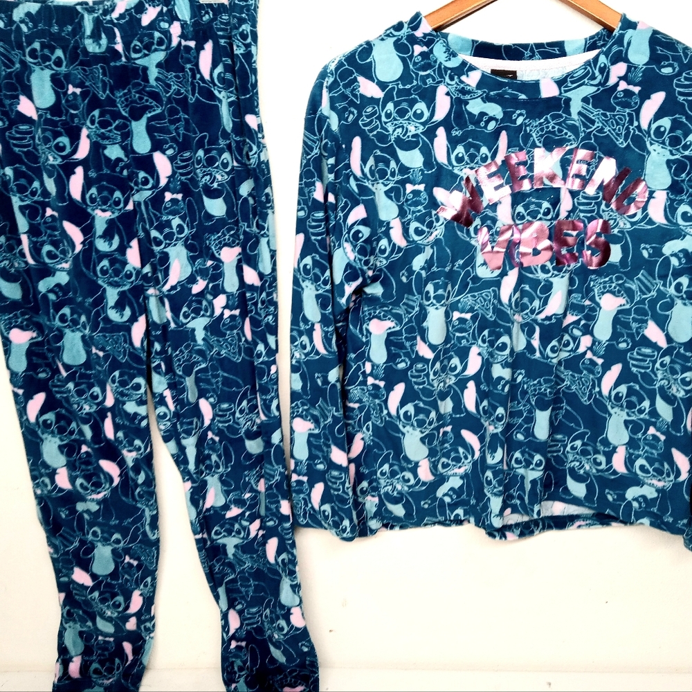NWOT Disney Lilo & Stitch pajamas. Size small 4 - 6.